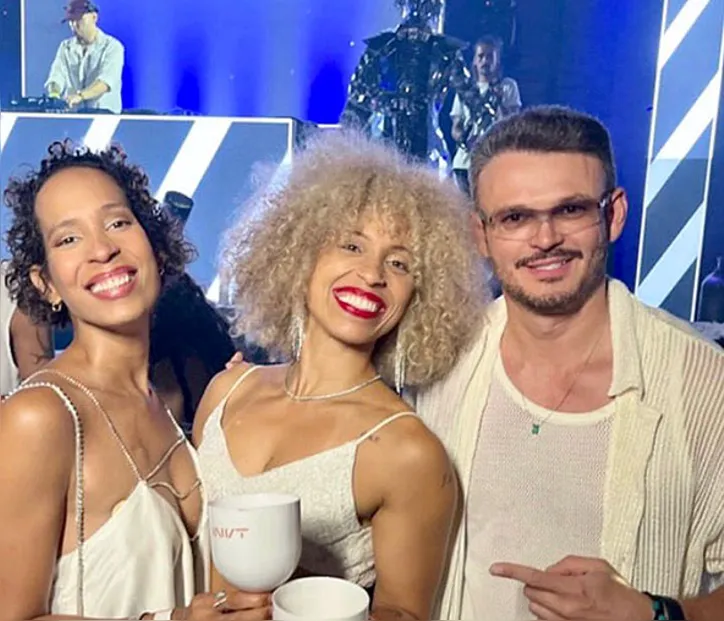 Imagem ilustrativa da imagem Álvaro Almeida, Jó Pereira e o chef Antônio Mendes nos arremates do Mesa ao Vivo