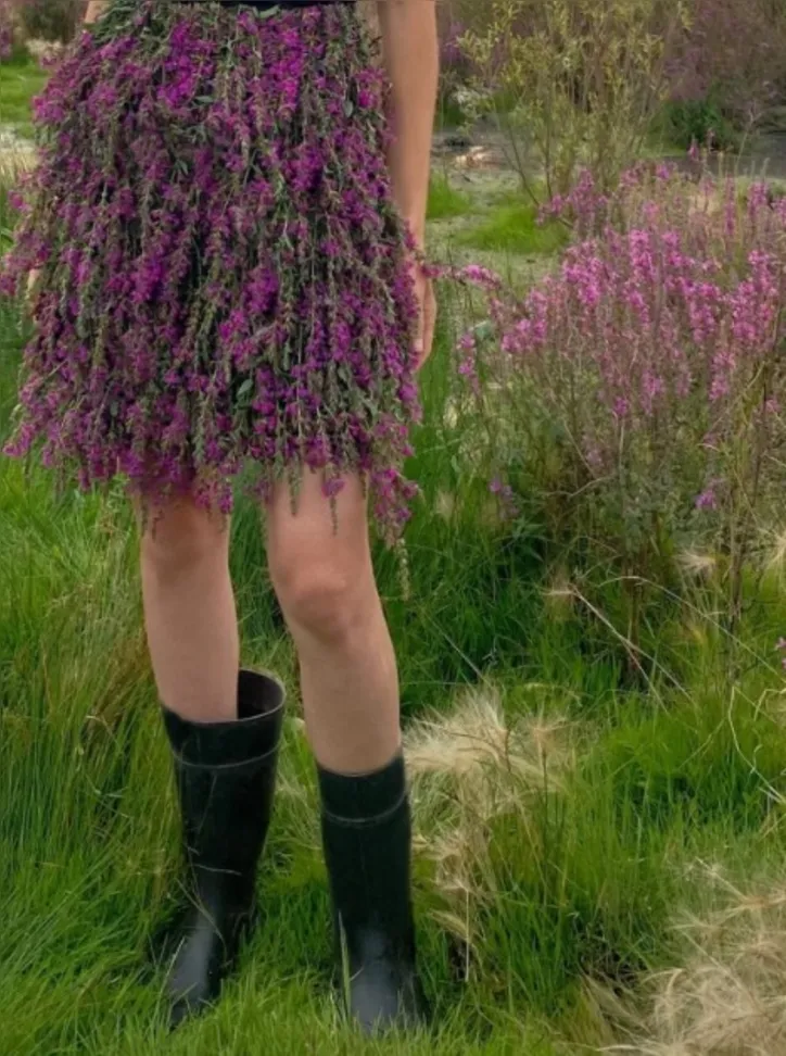 Imagem ilustrativa da imagem Artista russa une natureza e moda em peças criativas; conheça