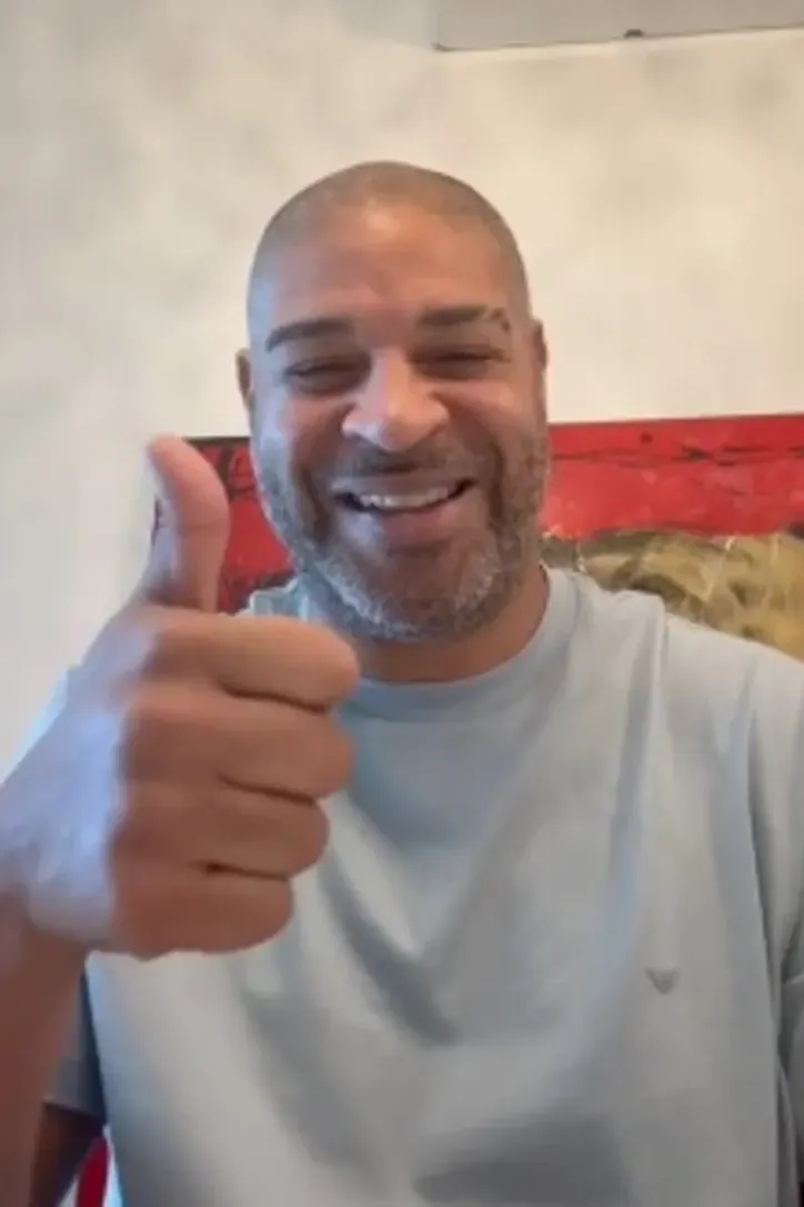 Adriano Imperador manda recado para a torcida