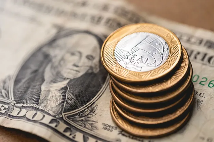 Dólar cai para menor valor em 21 meses nessa quarta-feira (11)
