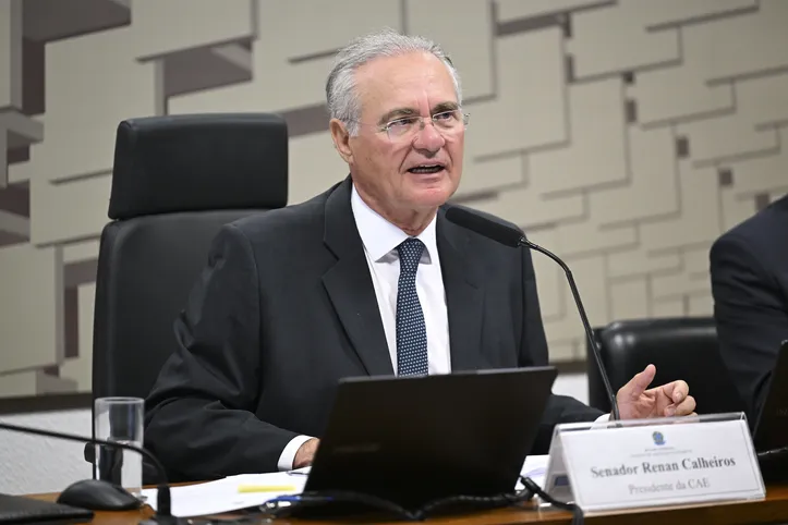 Renan Calheiros comemorou aprovação do projeto de sua autoria