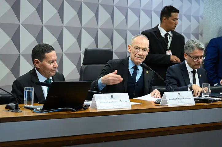 Senador Fabiano Contarato (centro) foi eleito ontem presidente da CPI do Crime Organizado, e Alessandro Vieira (dir) será relator