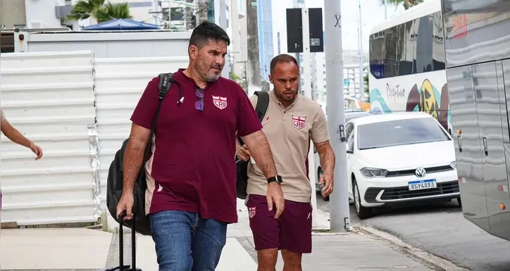 Técnico Eduardo Barroca (esq) desperta o interesse do Sport