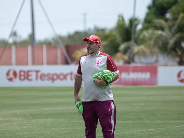 Técnico Eduardo Barroca terá pouco tempo para preparar o time