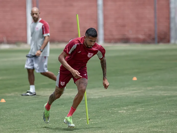 Lateral-direito Weverton renovou seu contrato com o Galo