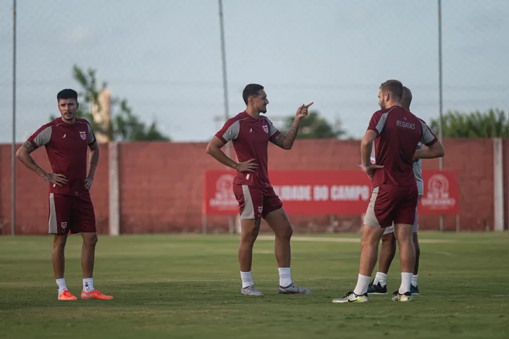 Léo Campos, Breno Herculano e Fábio Alemão em treino do CRB visando ao jogo com o Atlético-GO