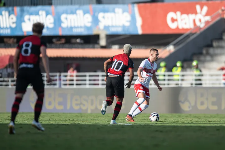 Após cumprir suspensão, Fábio Alemão volta ao time regatiano