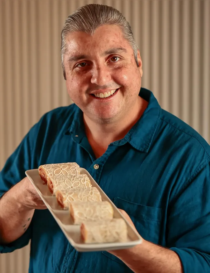 Imagem ilustrativa da imagem Chef lança seu primeiro livro: Nova Gastronomia Alagoana, na Bienal Internacional