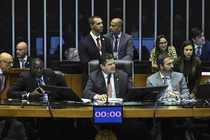 Alcolumbre argumentou que votação dos vetos era necessária para destravar o processo legislativo


Mesa: 
presidente do Senado Federal, senador Davi Alcolumbre (União-AP); 
vice-presidente do Senado Federal, senador Eduardo Gomes (PL-TO); 
secretário-geral da Mesa do Senado Federal, Danilo Augusto Barboza de Aguiar. 

Foto: Carlos Moura/Agência Senado
