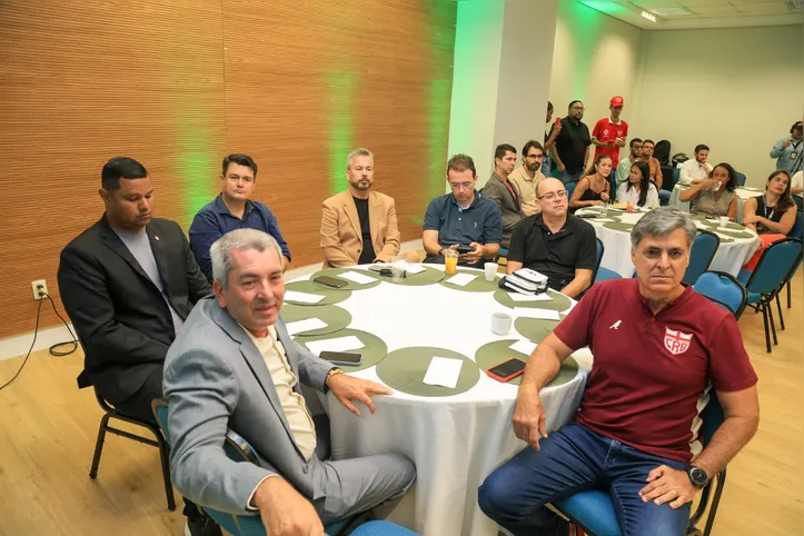 Dirigentes dos clubes de AL durante lançamento das competições