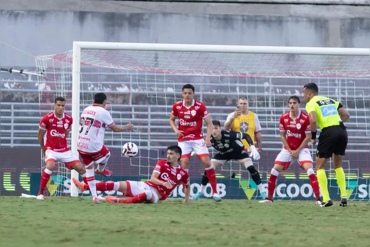 CRB venceu o Vila Nova na 37ª rodada, na despedida do Rei Pelé