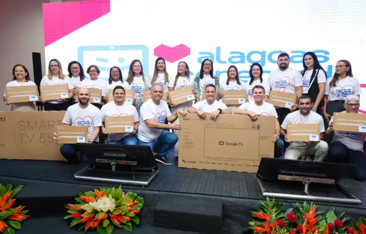 Governador Paulo Dantas lançou neste mês programa que leva internet e computadores às escolas