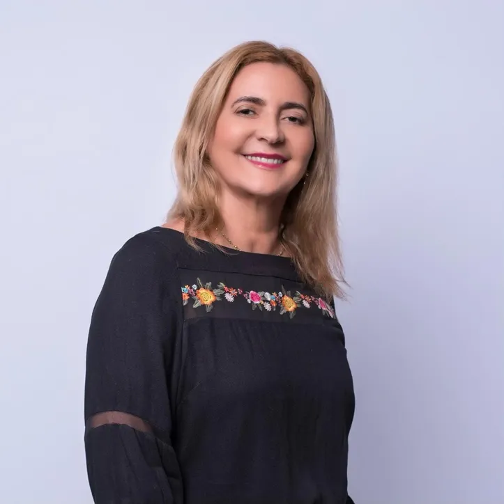 Imagem ilustrativa da imagem Eliana Custódio lança ‘Travessia’ e transforma dor em poesia na Bienal