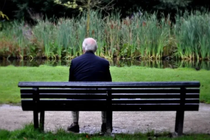 Imagem ilustrativa da imagem Envelhecer sem solidão: qual é o impacto da vida social no cérebro?