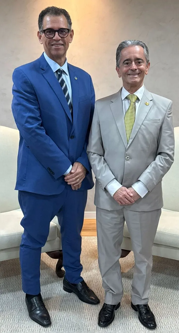 Presidente da Anoreg-AL, RAINEY MARINHO visitou o Presidente do TJAL e governador em exercício, desembargador FÁBIO BITTENCOURT. O encontro reforçou o diálogo entre os serviços extrajudiciais e o Executivo estadual