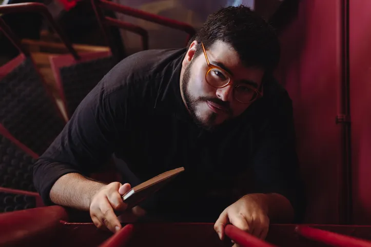 Imagem ilustrativa da imagem Espelho fragmentado de verdades incômodas, o novo livro de Maylson Honorato