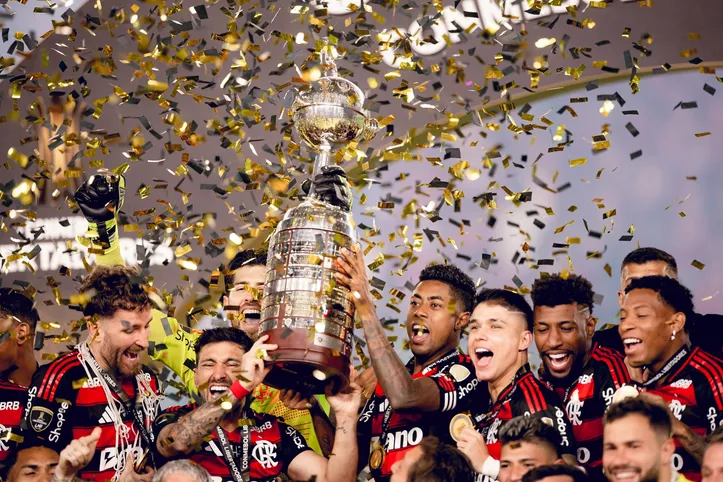 Flamengo levantou a taça de campeão da Copa Libertadores