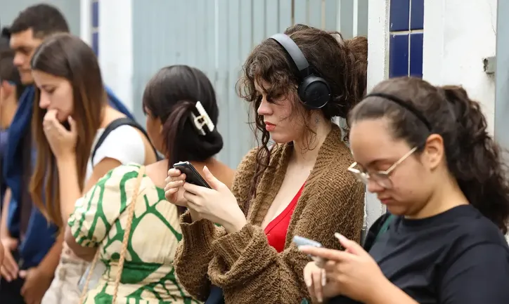 20% dos jovens de 16 a 29 anos estão buscando trabalho no País