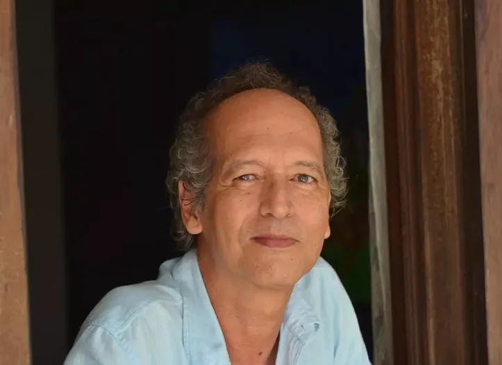 Imagem ilustrativa da imagem Junior Almeida lança 'A roda do tempo' e reforça encanto pelas palavras