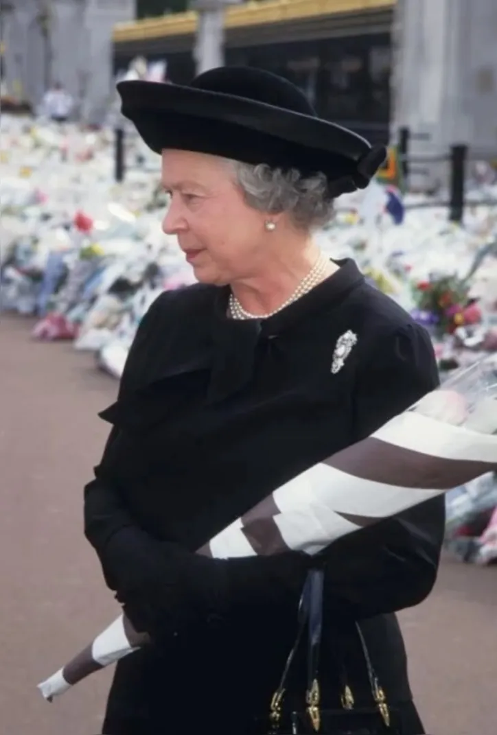 Imagem ilustrativa da imagem Kate Middleton leva “roupa da morte” para todas as viagens: entenda