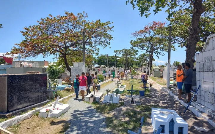 Muitas pessoas são esperadas para prestarem homenagens aos seus entes queridos