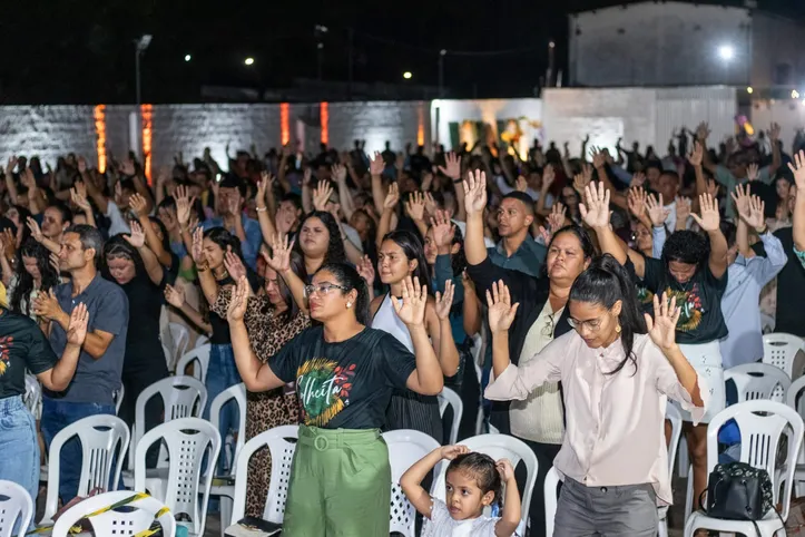 Festa da Colheita deve reunir cerca de 1.400 pessoas por dia, no estacionamento da igreja