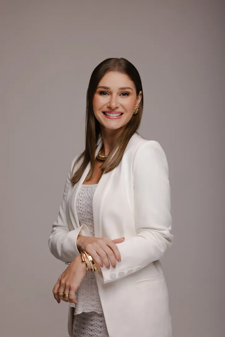 Médica Lívia Barbosa fala sobre a importância da estética regenerativa para realçar a beleza natural