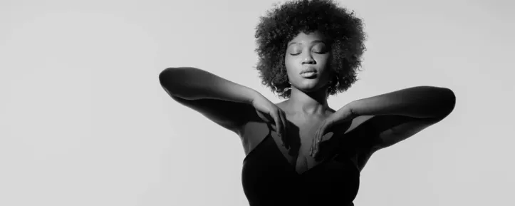 Imagem ilustrativa da imagem O mergulho e o incêndio de Luedji Luna no Festival Carambola 2025