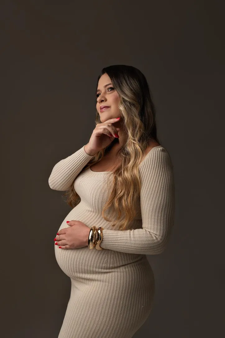 Buscando uma gestação mais tranquila, Greyzzianne Martins recorreu ao pilates