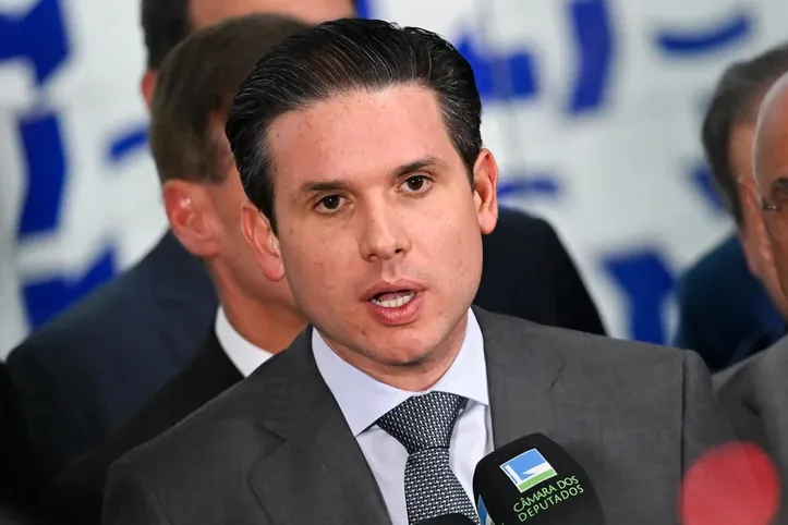 Imagem ilustrativa da imagem Para governo, texto enfraquece combate ao crime organizado; Motta e Derrite rebatem