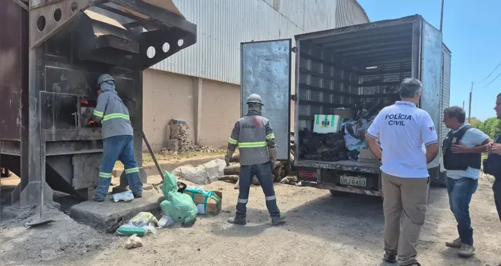 Queima do material foi em uma fábrica em Marechal Deodoro