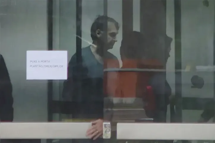 Bolsonaro admitiu na PF que mexeu na tornozeleira eletrônica usando um ferro de soldar