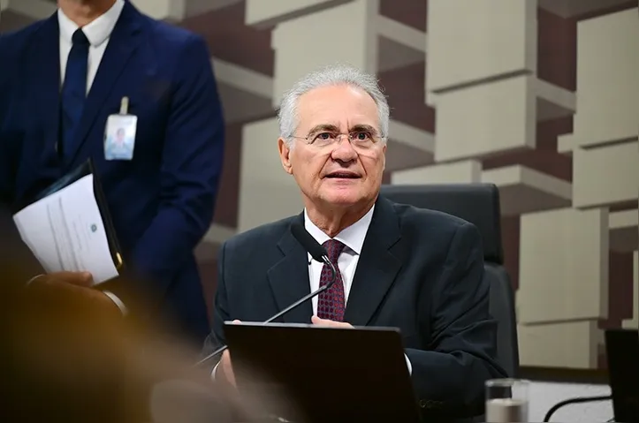 Senador Renan Calheiros apresentou seu relatório ontem à Comissão de Assuntos Econômicos