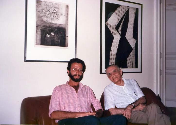 Rosalvo Acioli e João Cabral de Melo Neto, no apartamento do poeta no Rio de Janeiro, em abril de 1988