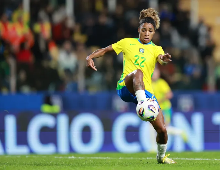 Luany fez o único gol da Seleção no amistoso contra a Itália