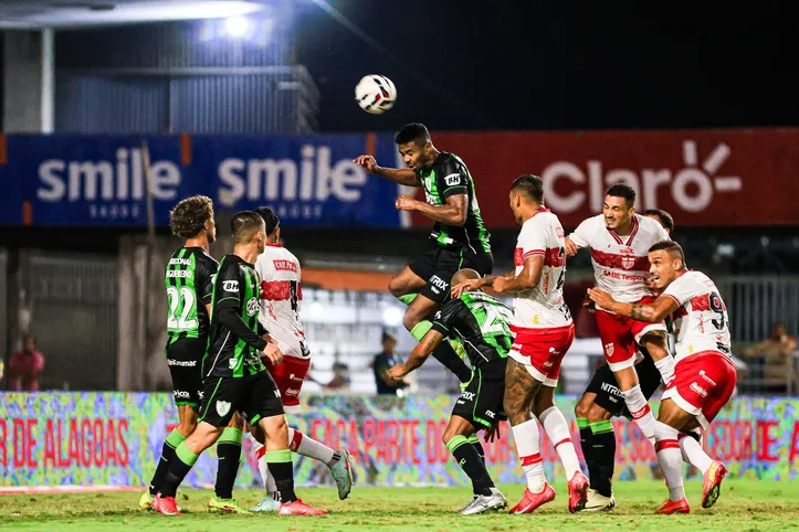No jogo de ida, América venceu o CRB, por 2 a 1, no Rei Pelé