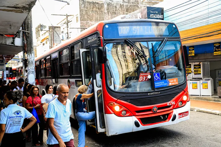 Em todo o país, o avanço dos serviços foi puxado pelo setor de transportes