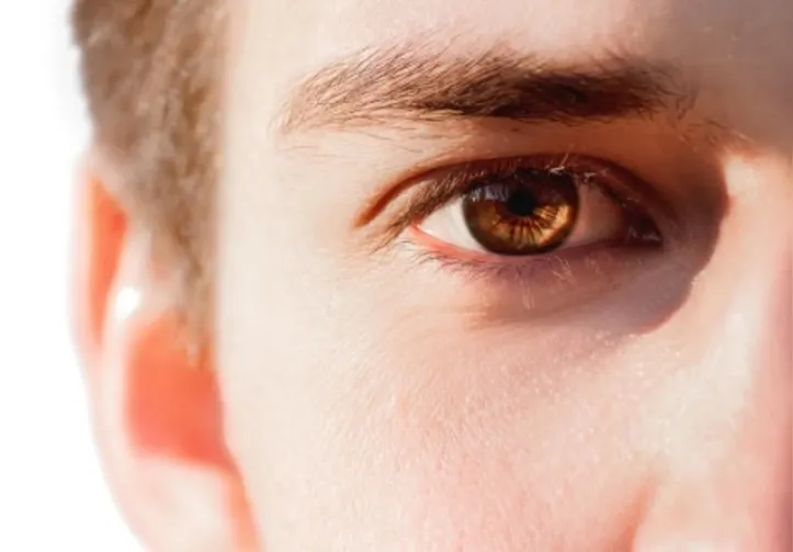 Raspar os cílios pode ocasionar em uma série de problemas