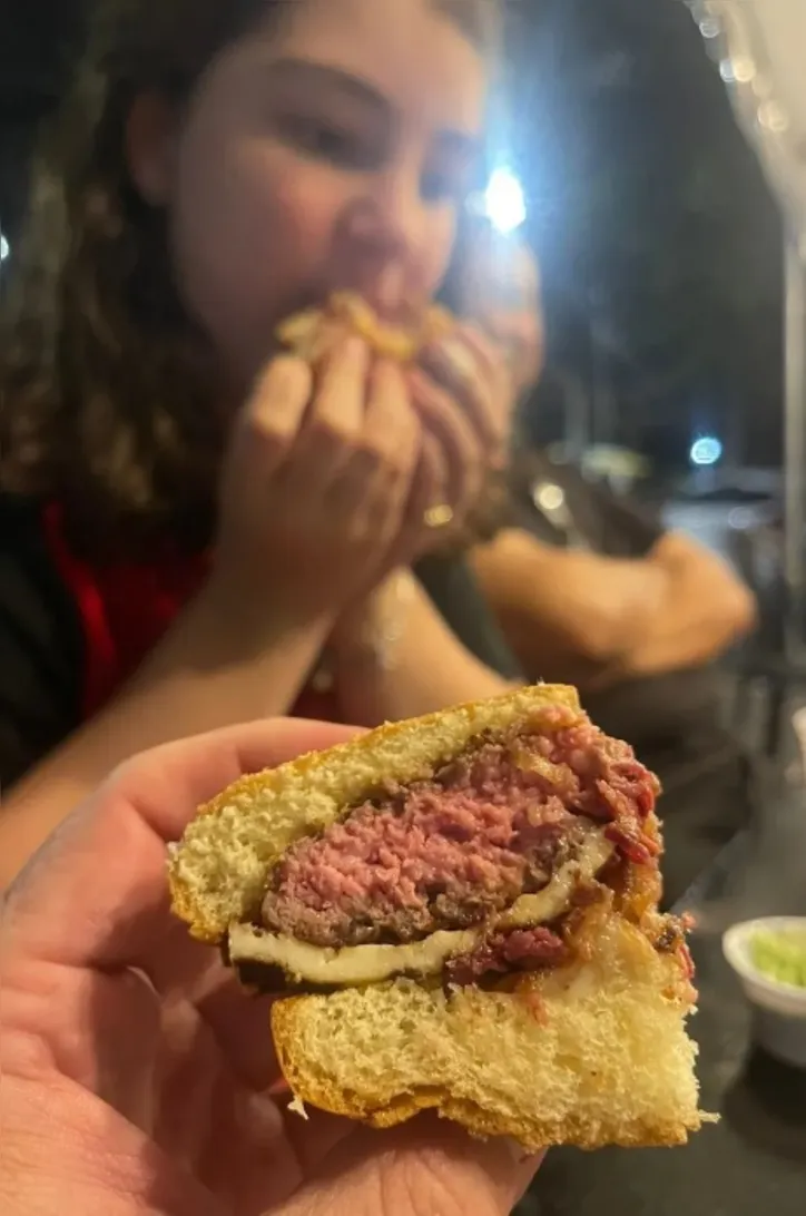 Imagem ilustrativa da imagem Um verdadeiro clássico artesanal: Sr. D Burger e o sabor que conquista Maceió