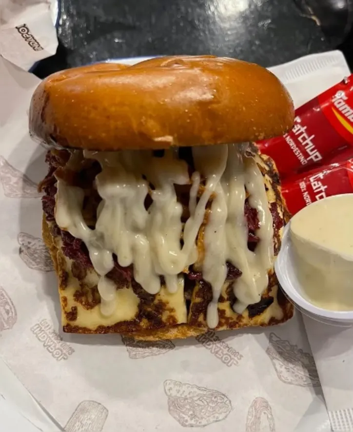 Imagem ilustrativa da imagem Um verdadeiro clássico artesanal: Sr. D Burger e o sabor que conquista Maceió