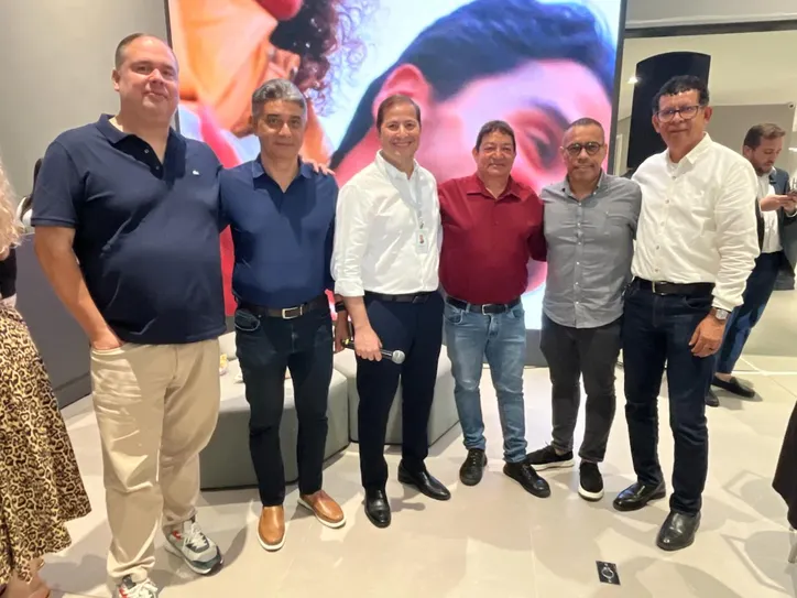 FERNANDO MARROCOS, da MV2, RANULFO CALDAS, gerente comercial da Boa Terra, FARIAS JÚNIOR, SEBASTIÃO BRAZ, BETO OLIVEIRA e EDMILSON SANTANA, da Organização Arnon de Mello, durante lançamento pela concessionária da Leapmotor, que estreia no mercado neste mês