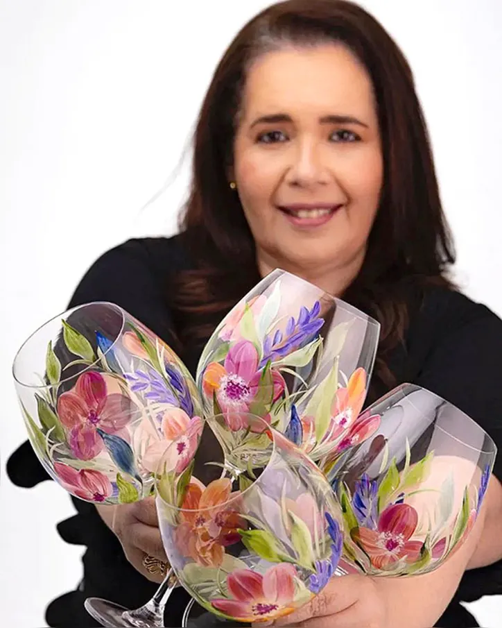 Imagem ilustrativa da imagem Workshop “Pintura em taças”, dia 11, no Espaço Casario