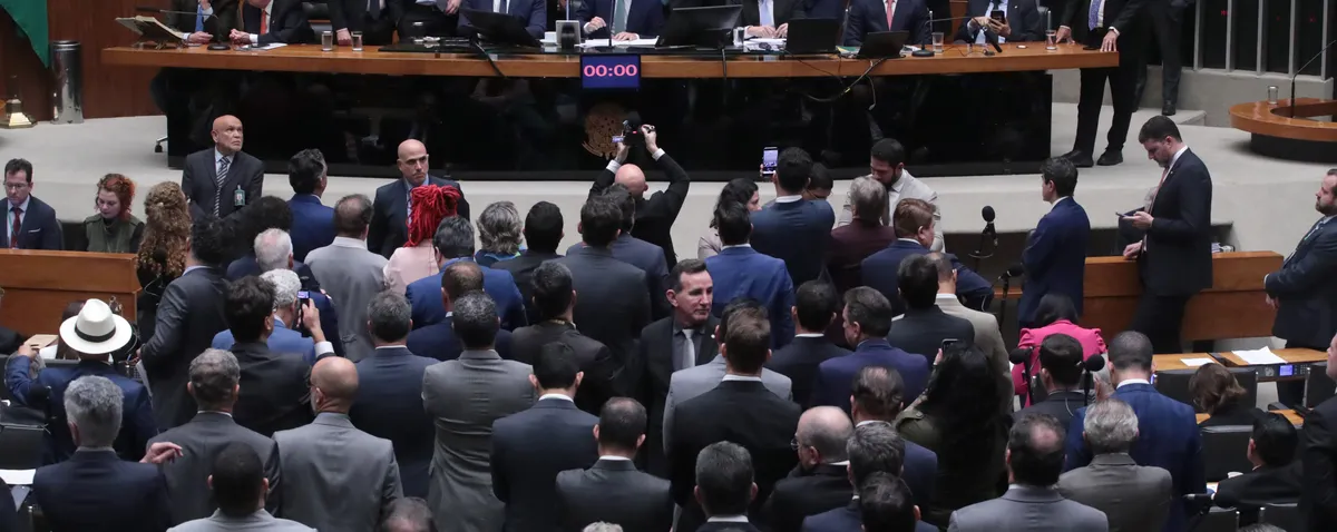 Câmara aprova projeto que reduz penas para condenados pelo 8/1