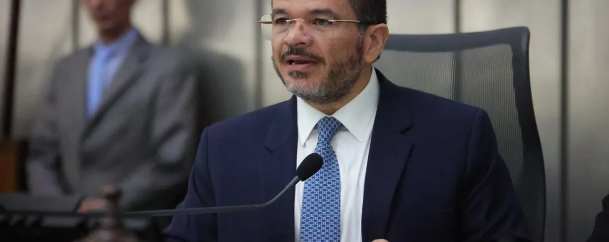 "Democracia se constrói com trabalho coletivo e compromisso com o futuro"