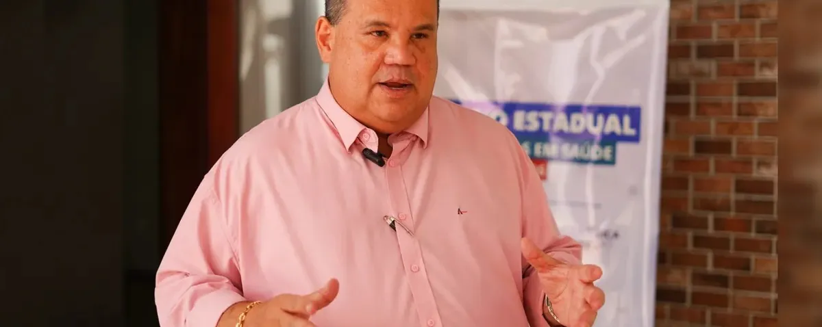 Governador afasta secretário da Saúde e cria comissão para apurar denúncias