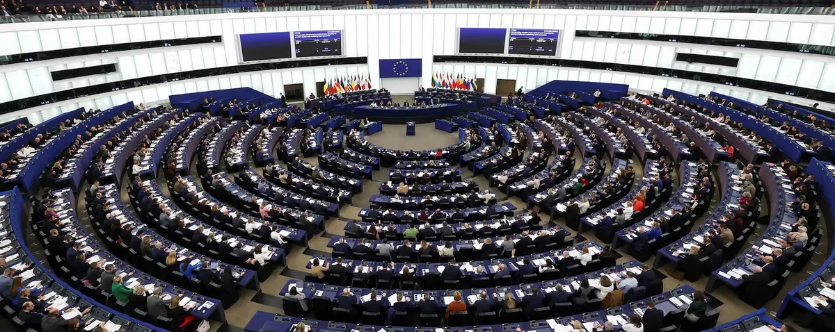 UE congela acordo comerciais com EUA após ameaças de Trump