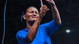 Mãos que pregam: tradução em Libras se fortalece nas igrejas evangélicas em Alagoas