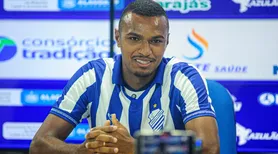 Direção do CSA informa a saída do atacante Venícius Cascais