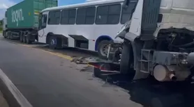 Engavetamento no CE envolve ônibus de AL com família inteira