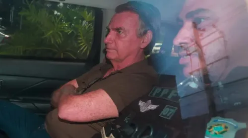 Após realizar exames, Bolsonaro deixa hospital e volta à cela da Polícia Federal - Imagem